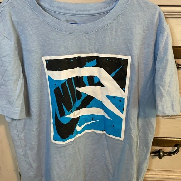 Boys, Nike athletic canvas T-shirt, medium - Picture 2 of 5